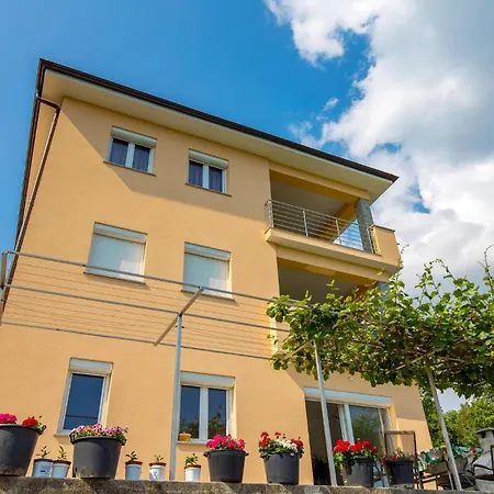 Appartamento Gorgeous In With Kitchen Veprinac