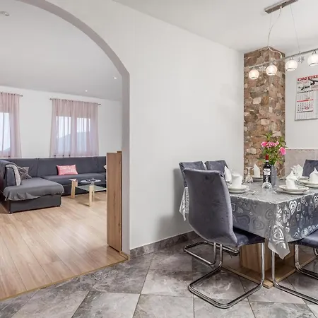 Appartamento Gorgeous In With Kitchen