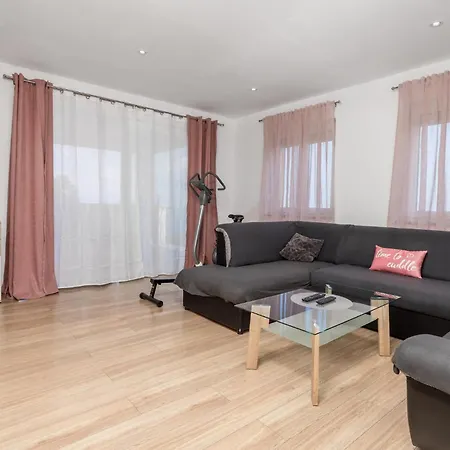 3 Bedroom In * Veprinac