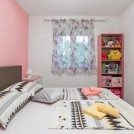 Apartman Gorgeous In With Kitchen Veprinac